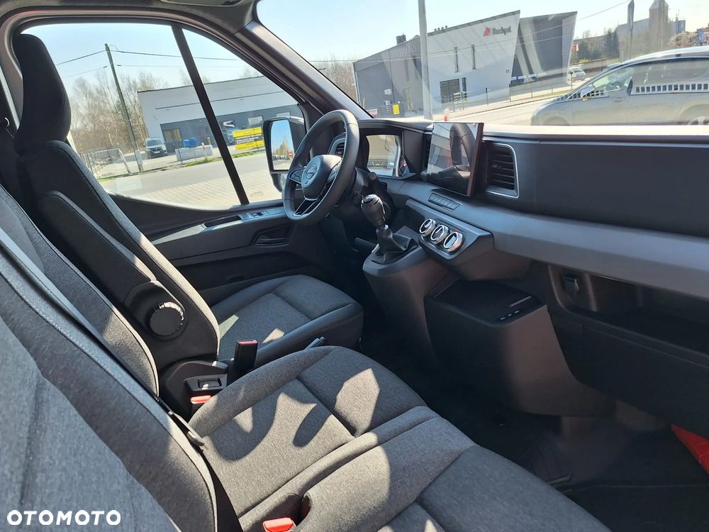 Nissan Interstar - 8