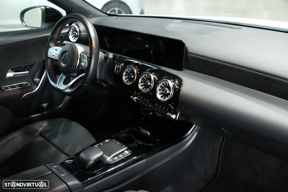 Mercedes-Benz A 180 d AMG Line Aut. — fotografia 4
