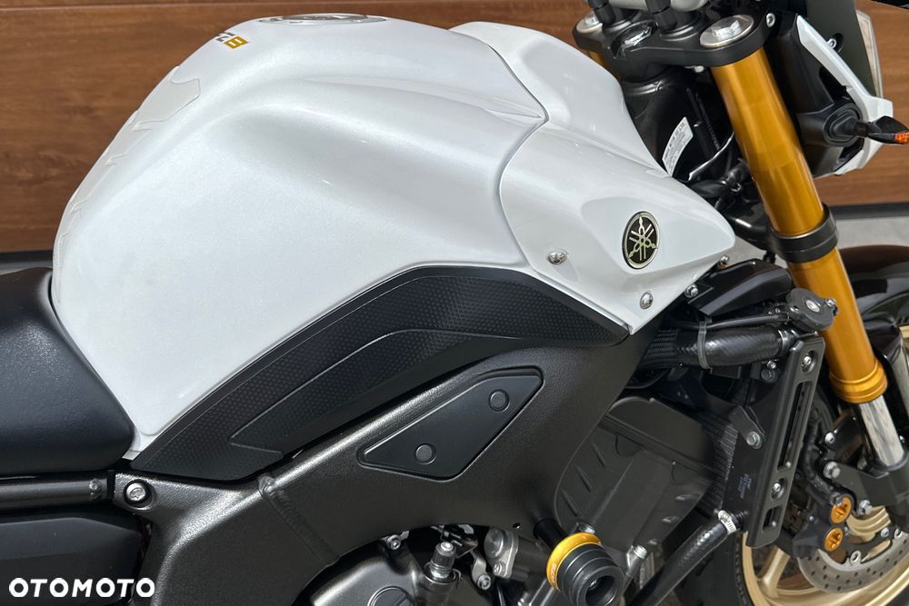Yamaha FZ8 - 8
