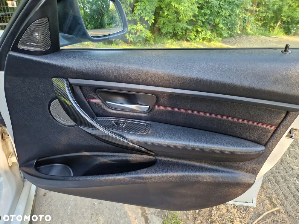 BMW Seria 3 335i Edition Sport - 18