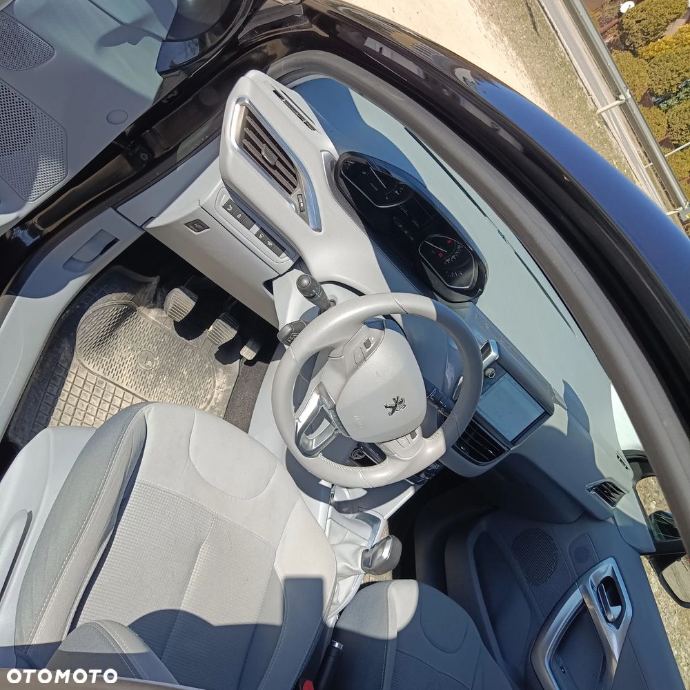 Peugeot 208 - 2