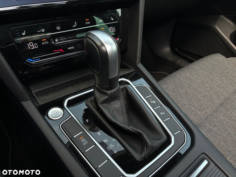 Volkswagen Passat - 24