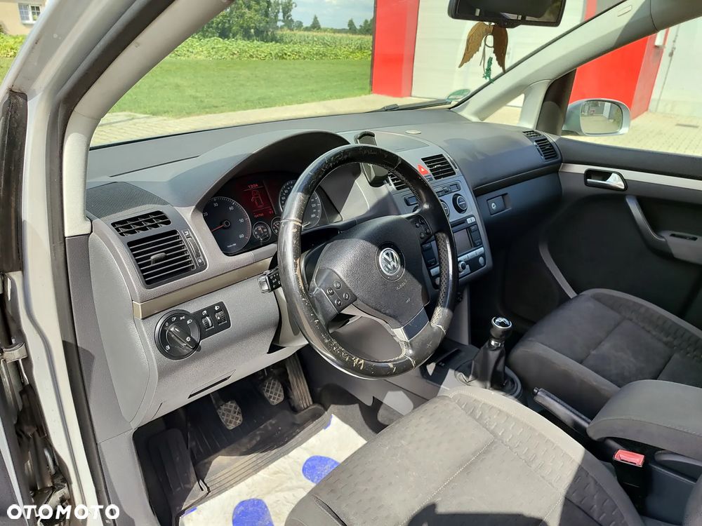 Volkswagen Touran - 24