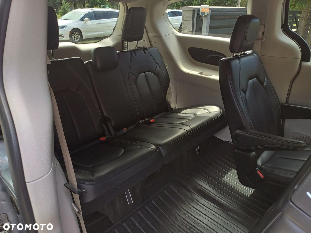Chrysler Pacifica - 21