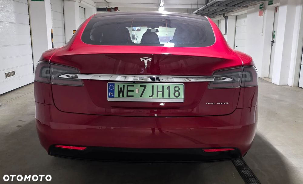 Tesla Model S - 11