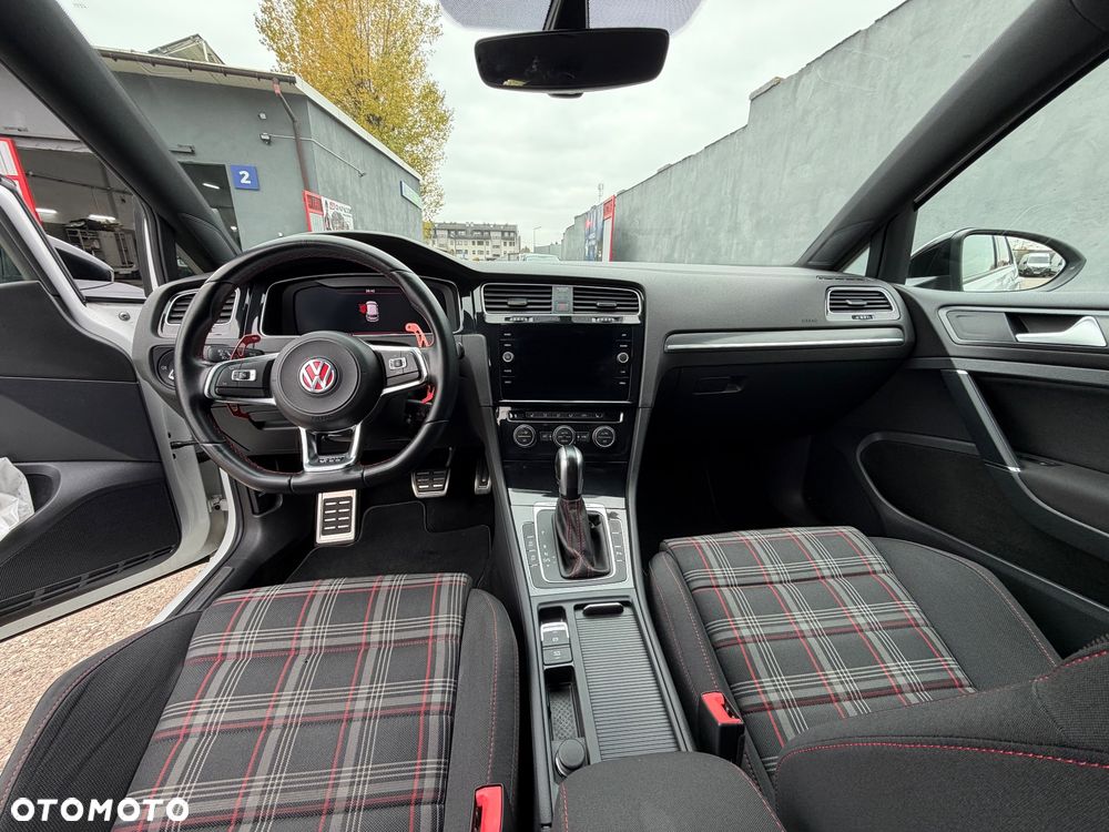 Volkswagen Golf - 13