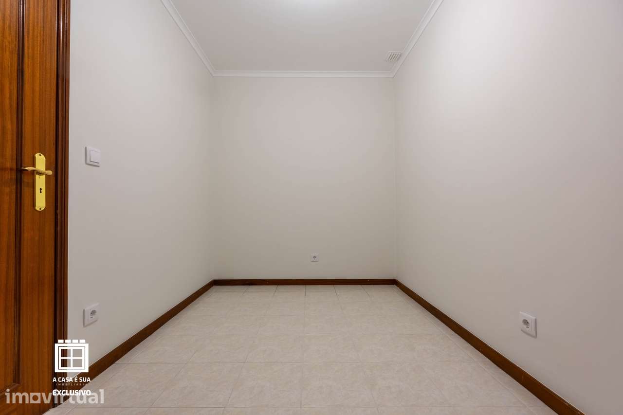 Apartamento T2+1 renovado c/excelente terraço em Oliveira do Douro - Grande imagem: 3/48