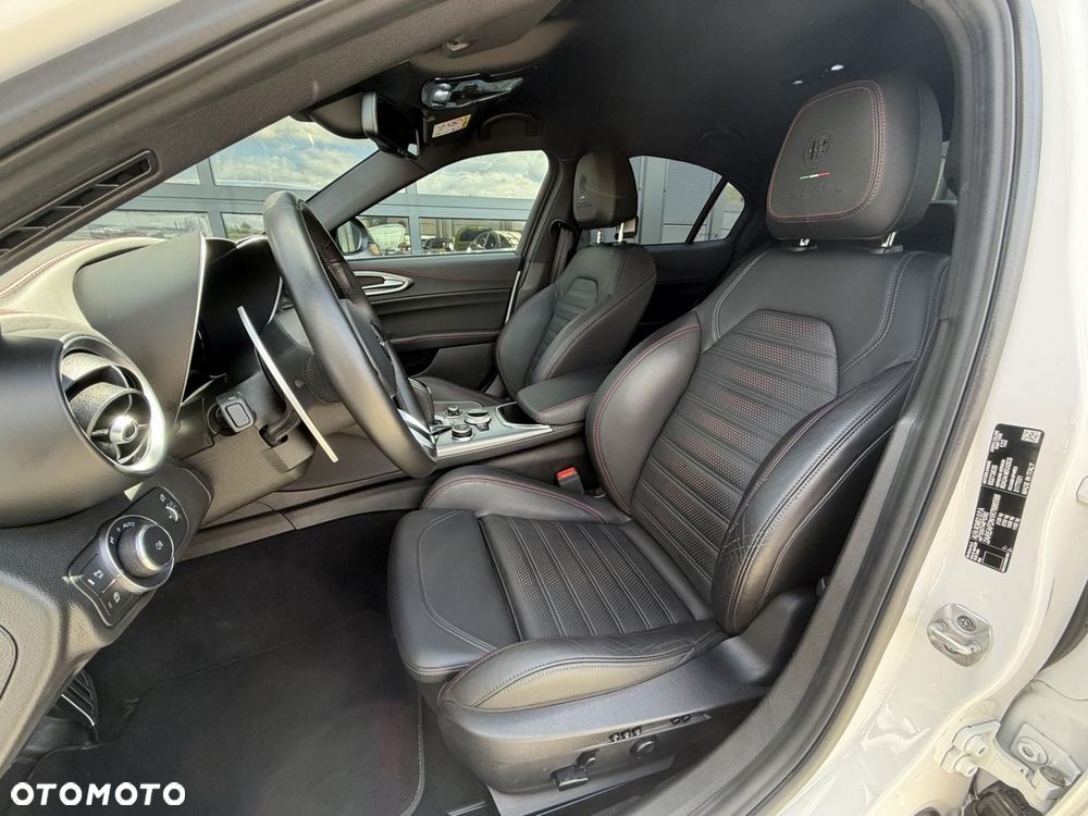Alfa Romeo Giulia 2.0 Turbo Tributo Italiano Q4 - 13