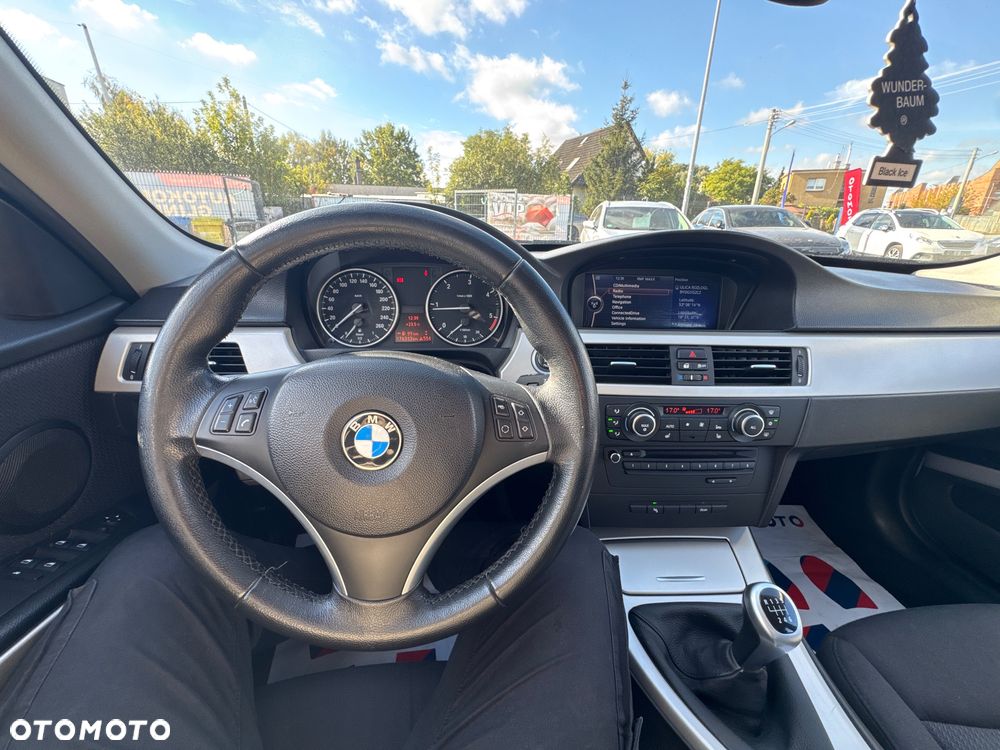 BMW Seria 3 318d Sport Line - 33