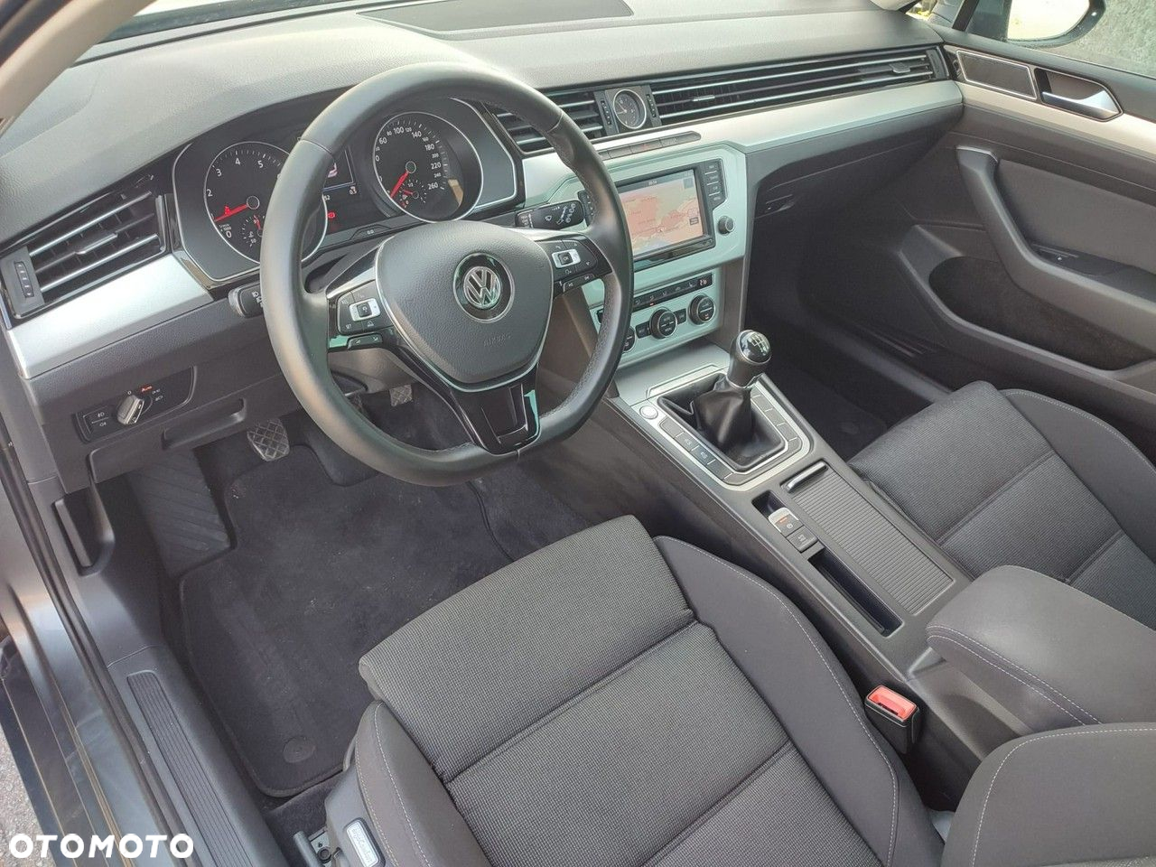 Volkswagen Passat 1.8 TSI BMT Comfortline - 15