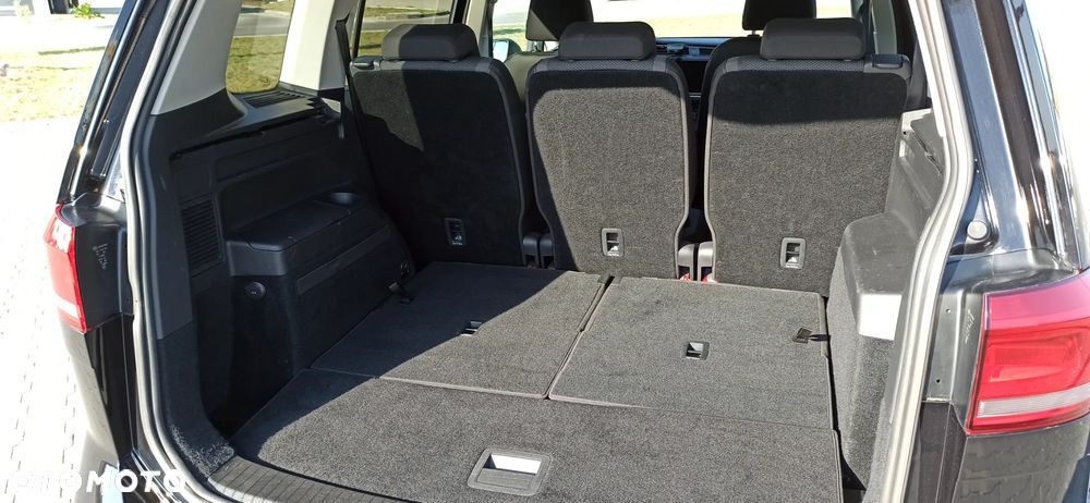 Volkswagen Touran - 12