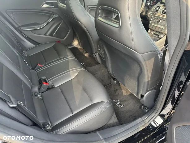 Mercedes-Benz CLA 250 4Matic 7G-DCT AMG Line - 11