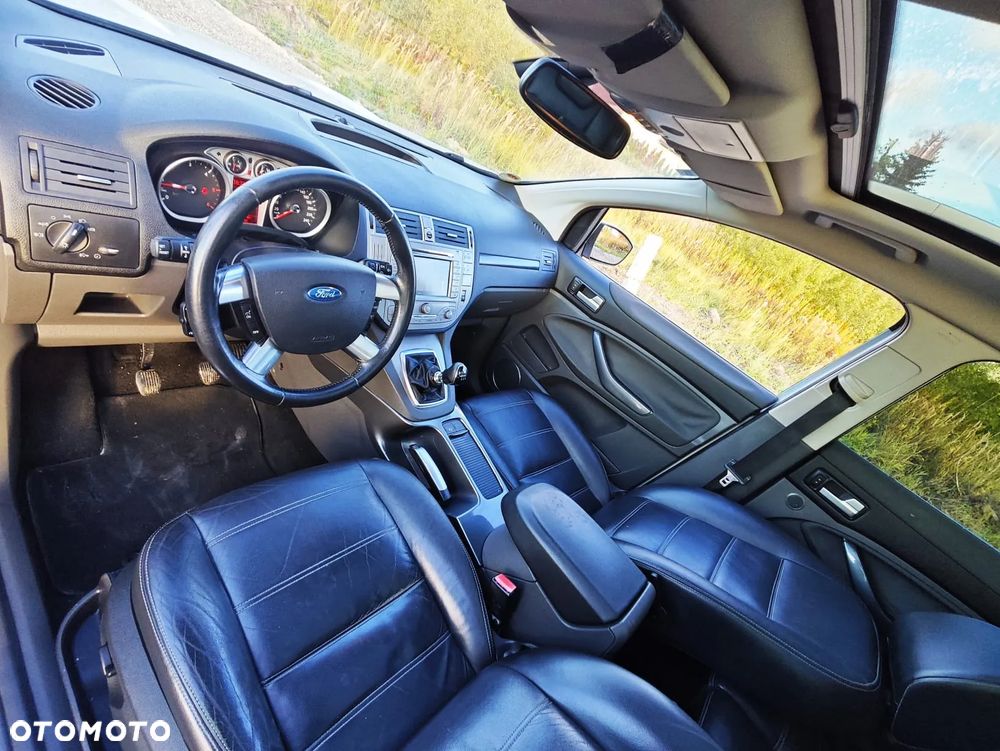 Ford Kuga 2.0 TDCi 2x4 Titanium - 30