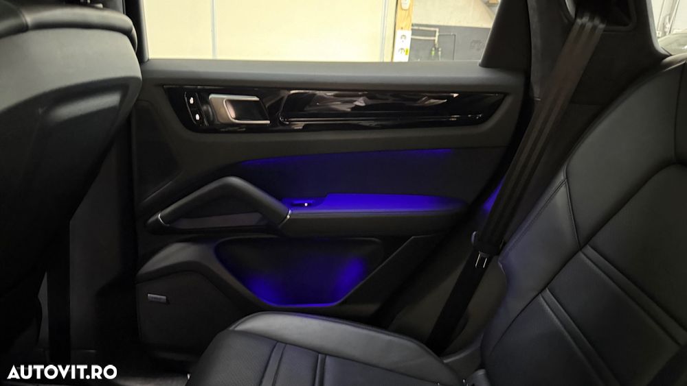 Porsche Cayenne Tiptronic S Platinum Edition - 15