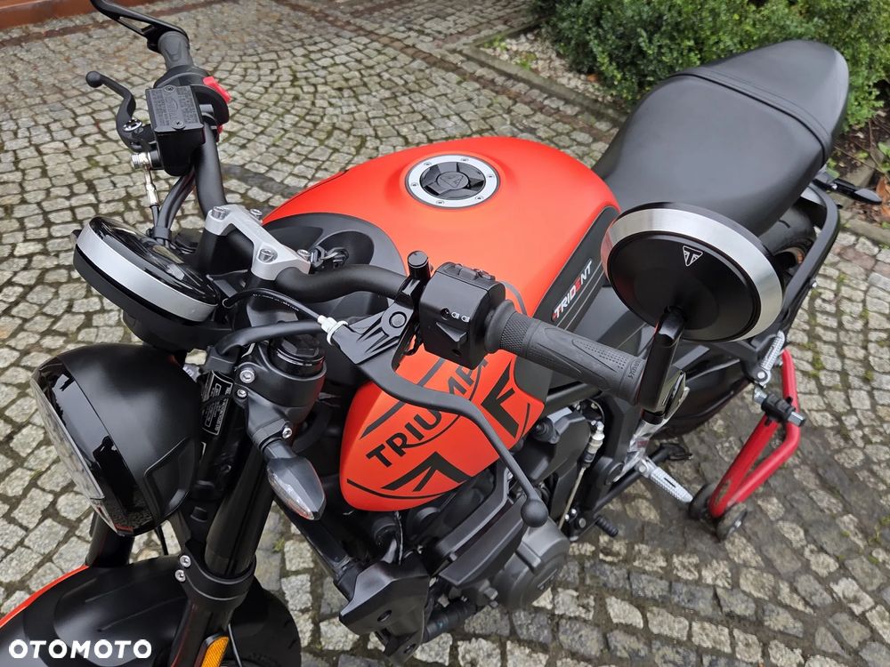 Triumph Trident - 34