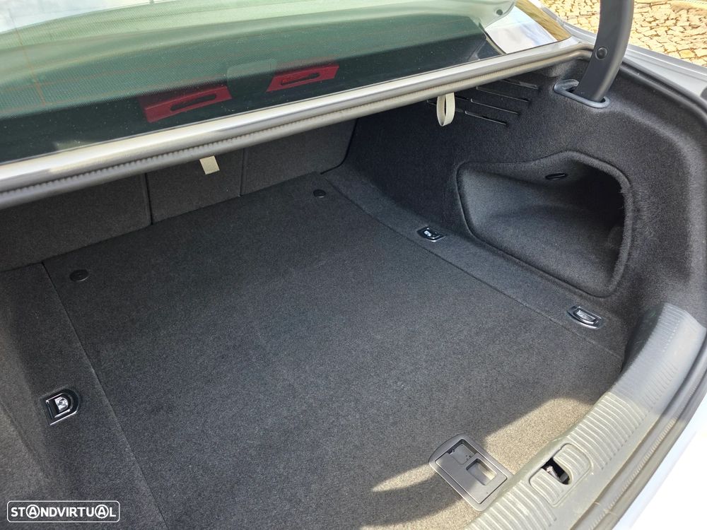 Audi A4 2.0 TDI Business Line Sport - 28