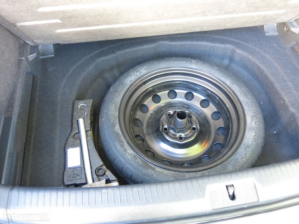 VW Golf 1.6 TDI Confortline - 24