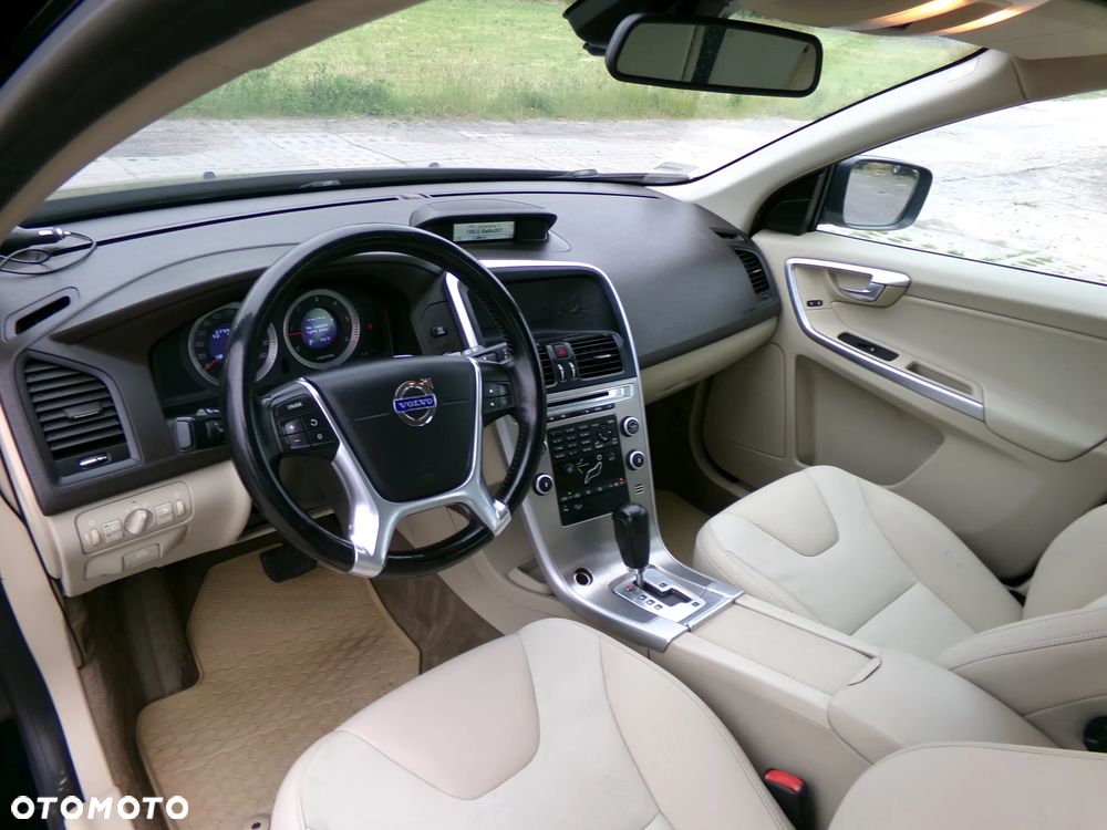 Volvo XC 60 D5 AWD Momentum - 6