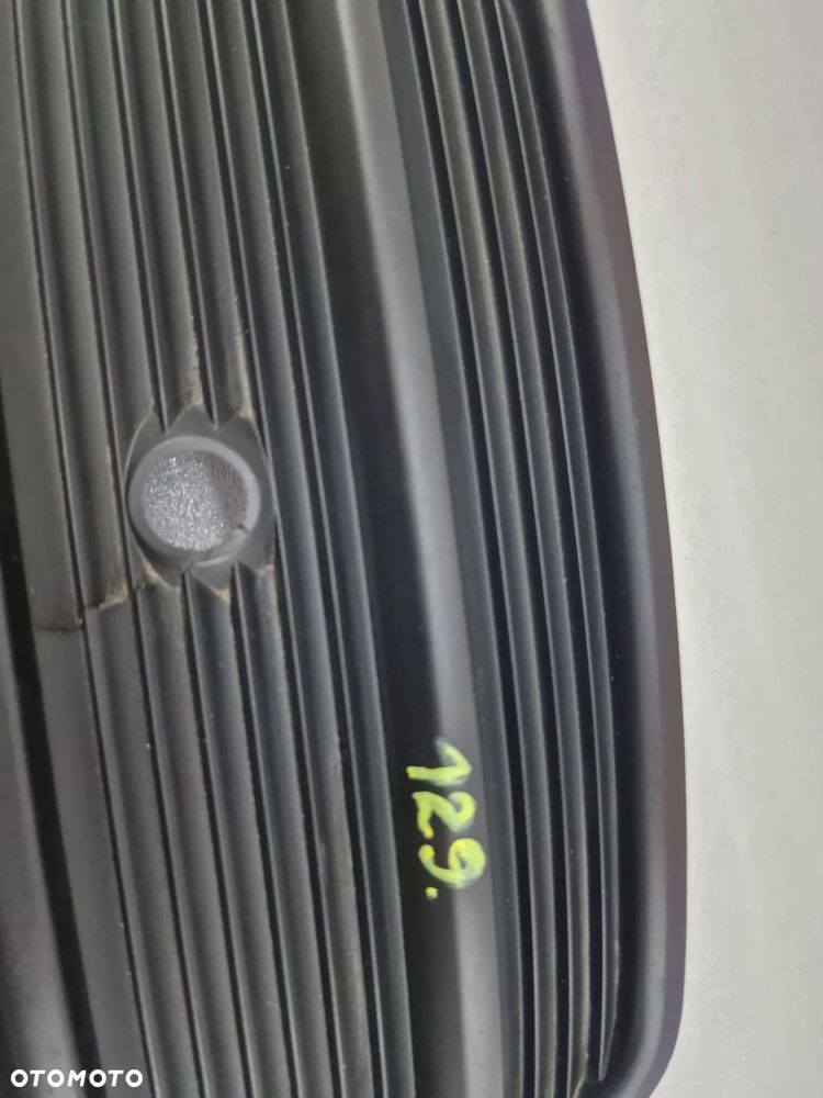 AUDI Q3 8U0 LIFT 14- PRAWA KRATKA BOCZNA ZDERZAKA PRZEDNIEGO PRZÓD NA PDC , NR 8U0807682Q , NR AUKCJI D/129 - 3