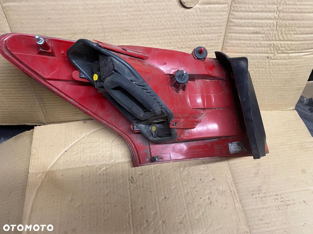 LAMPA TYLNA PRAWA PEUGEOT 407 KOMBI - 5