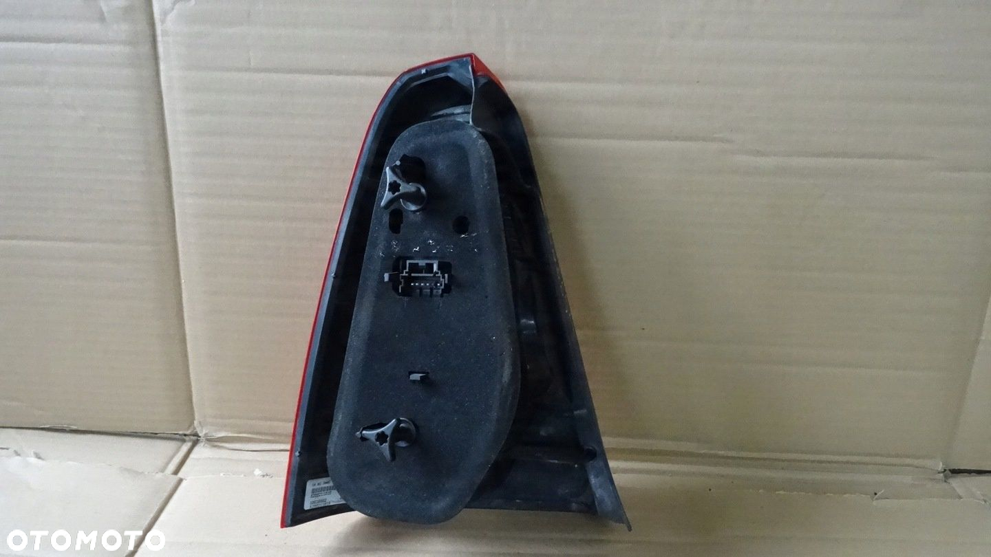 DACIA LOGAN I 1 LAMPA PRAWA TYL TYLNA - 4