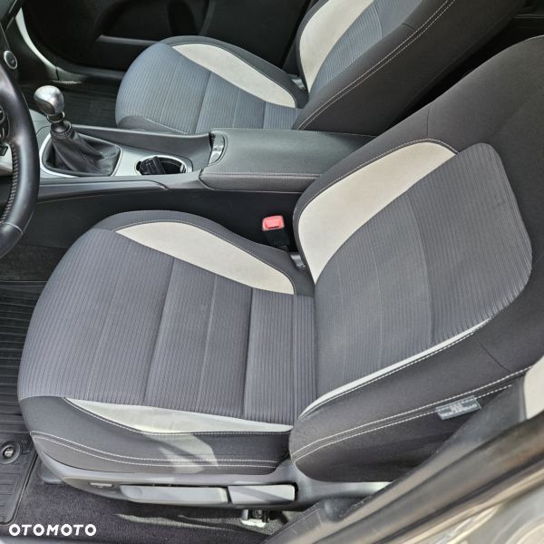 Toyota Avensis 2.0 D-4D Prestige - 22