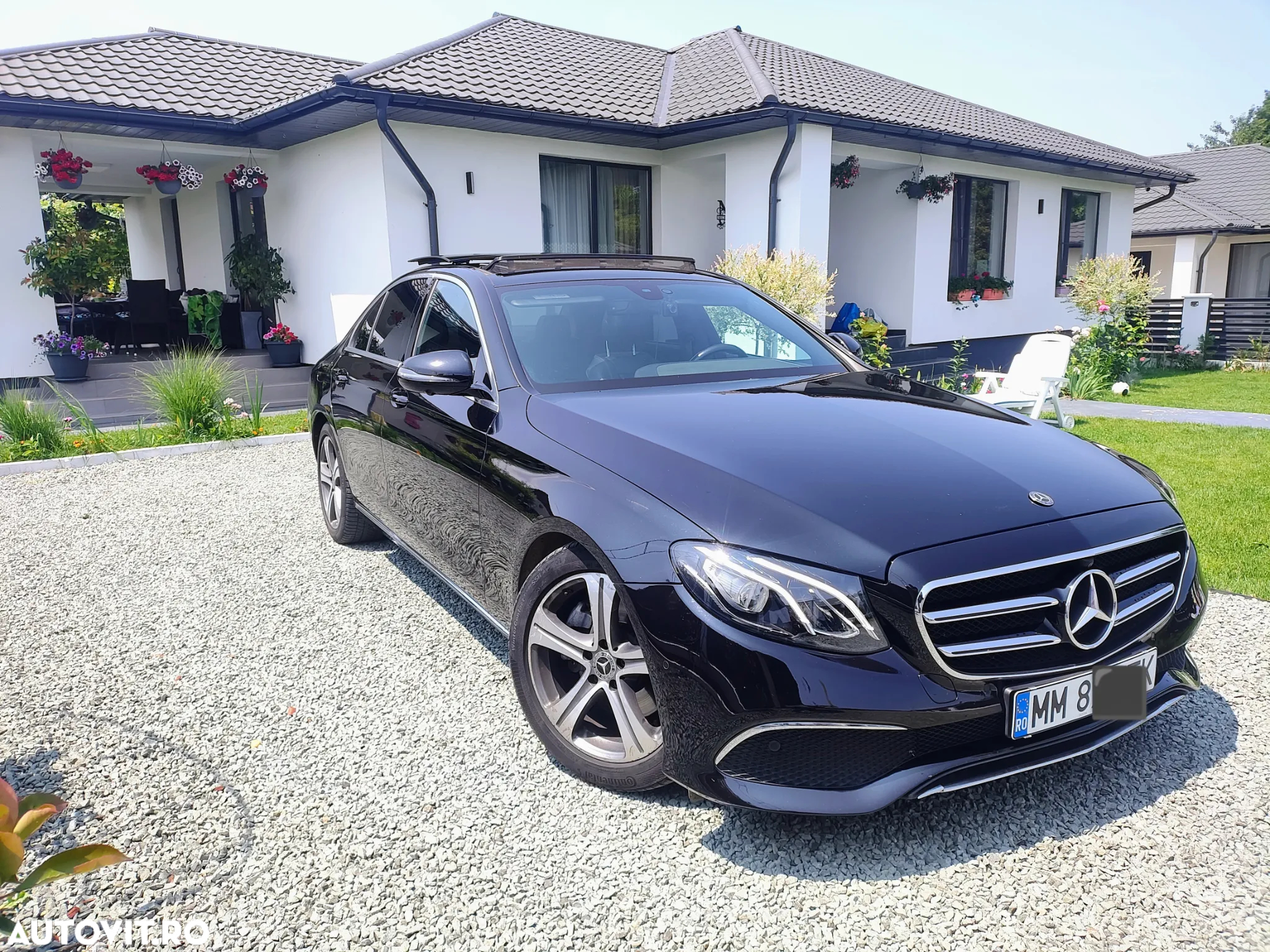 Mercedes-Benz E 220 d T 9G-TRONIC Avantgarde - 2
