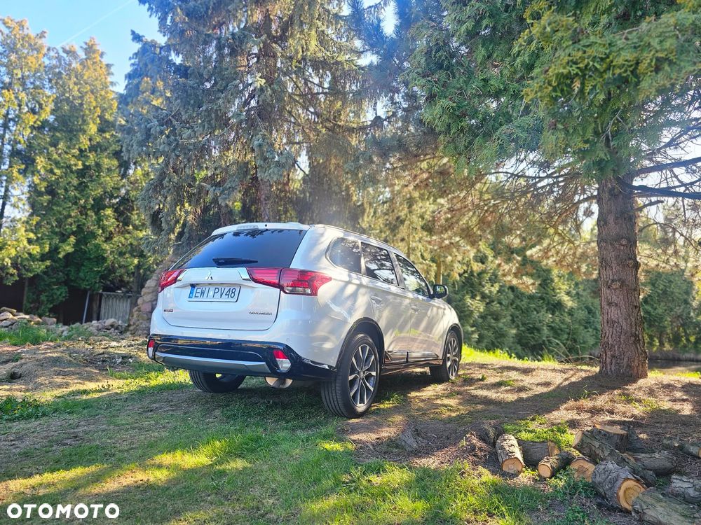 Mitsubishi Outlander - 4