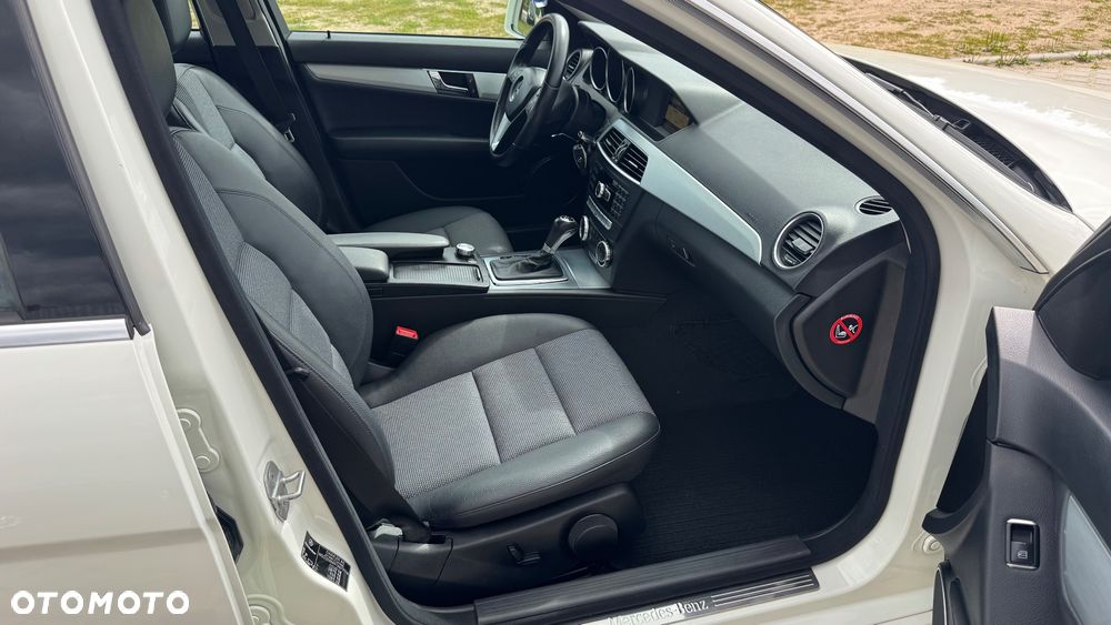 Mercedes-Benz Klasa C 180 BlueEFFICIENCY 7G-TRONIC Avantgarde - 36