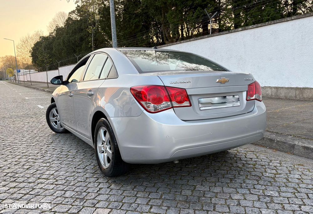 Chevrolet Cruze 1.6 LS - 3
