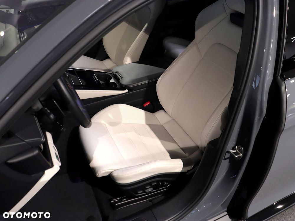 Porsche Panamera 4 E-Hybrid PHEV - 16