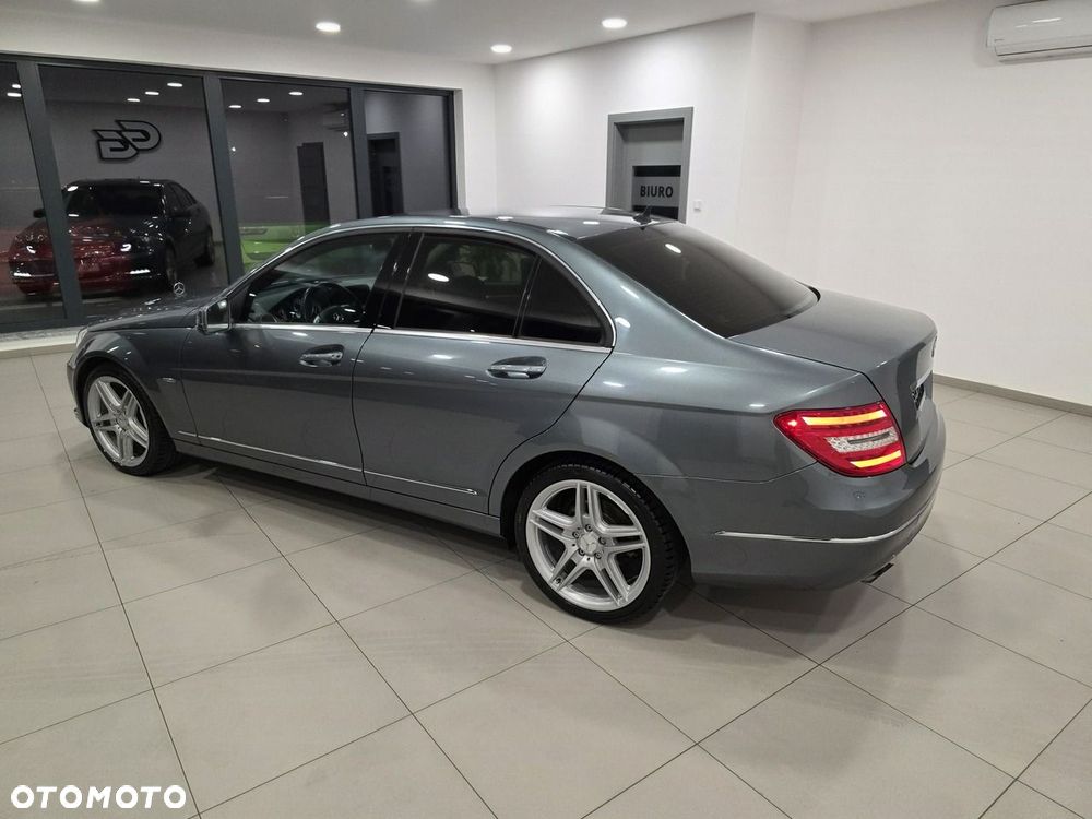 Mercedes-Benz Klasa C 180 BlueEFFICIENCY 7G-TRONIC Elegance - 4