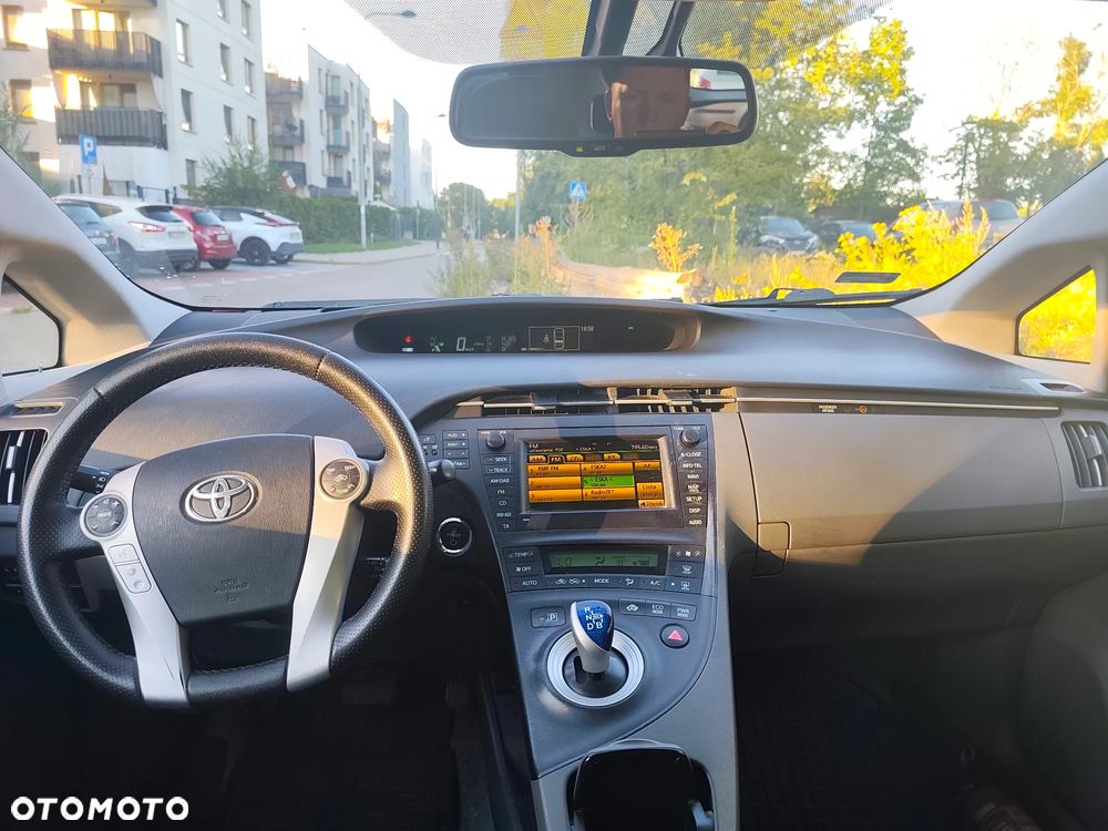Toyota Prius (Hybrid) Executive - 5