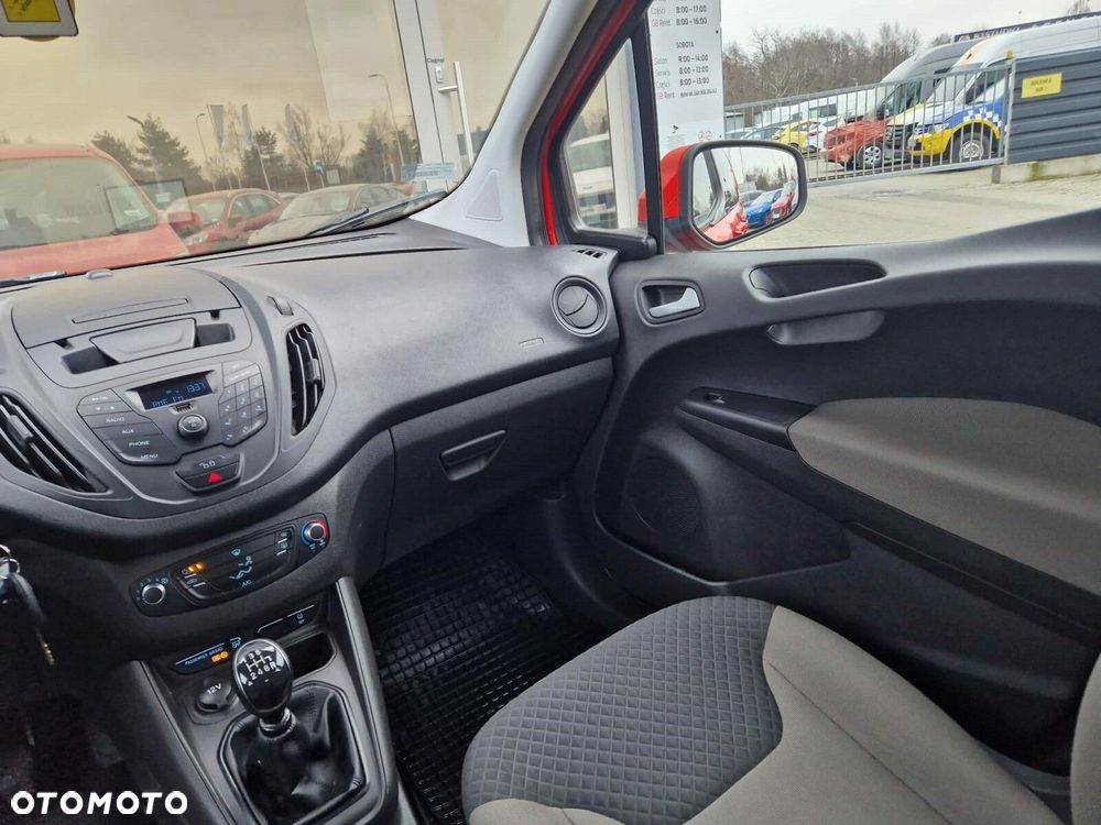 Ford Transit Courier - 17