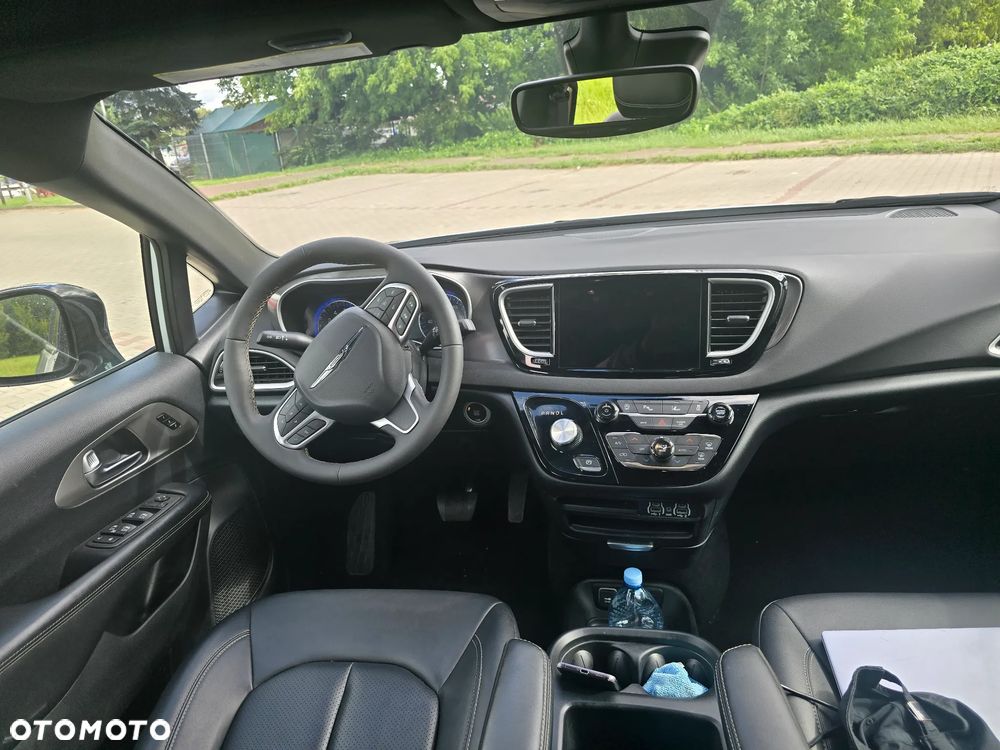 Chrysler Pacifica - 28