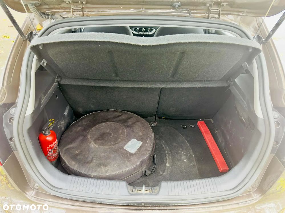 Kia Rio - 12
