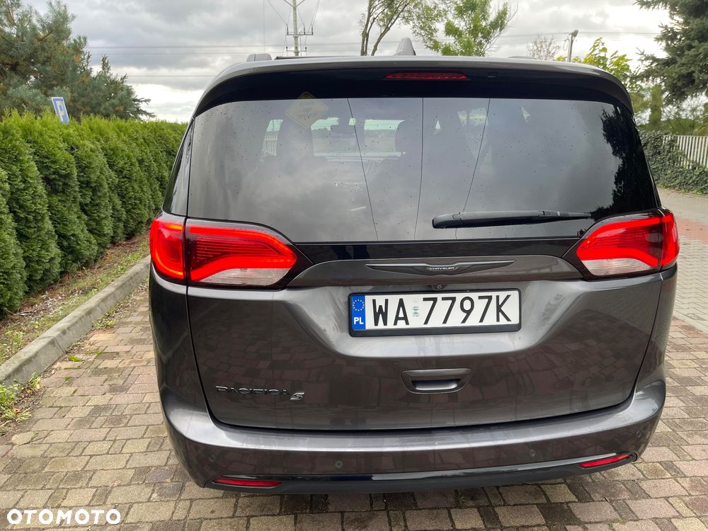 Chrysler Pacifica - 18