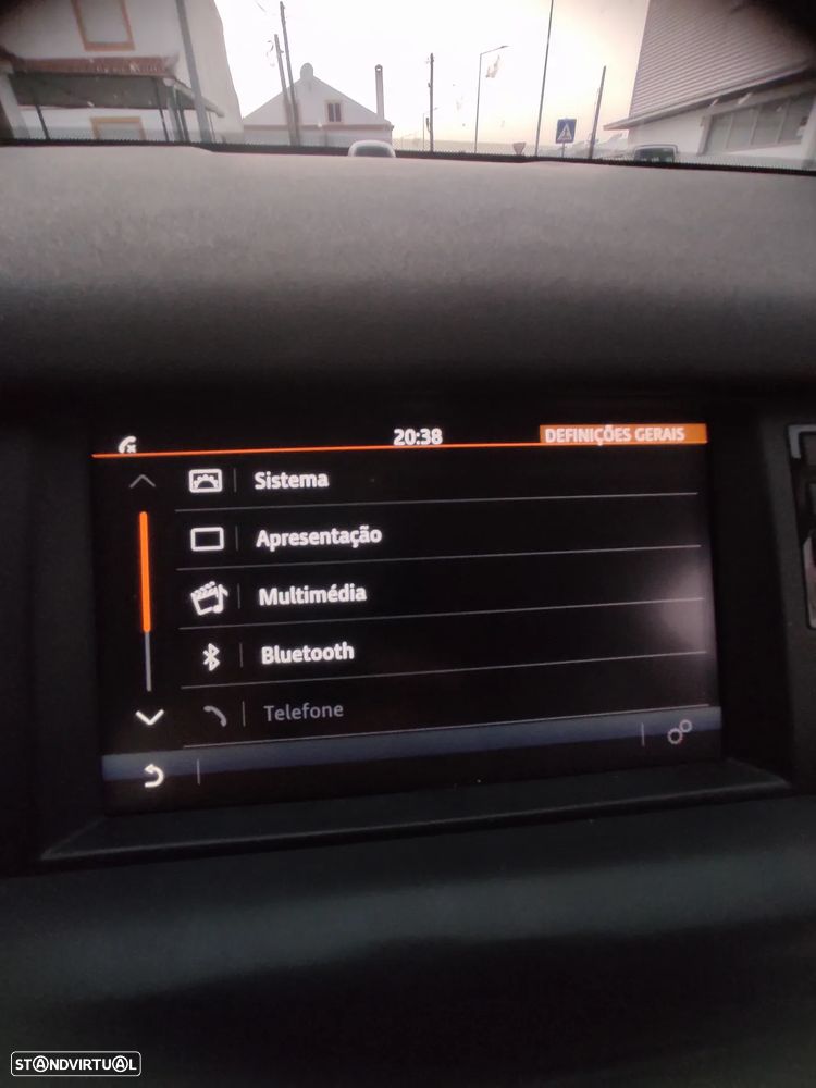 Land Rover Discovery Sport 2.0 TD4 HSE - 33