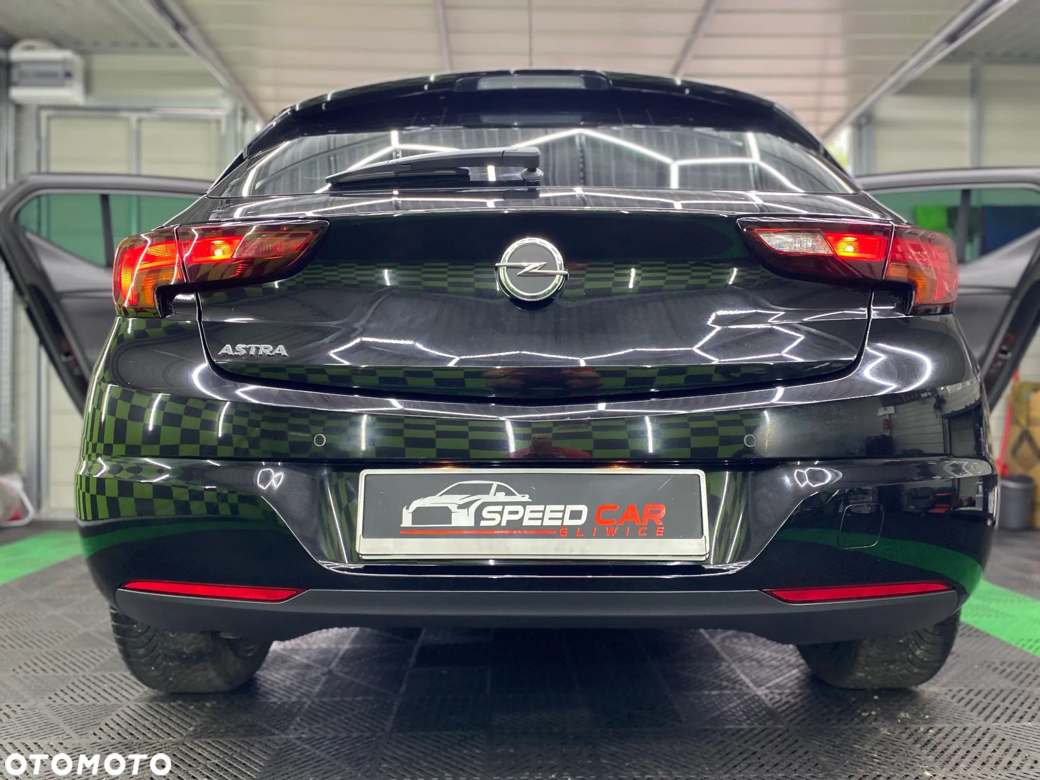 Opel Astra 1.2 Turbo Edition - 1