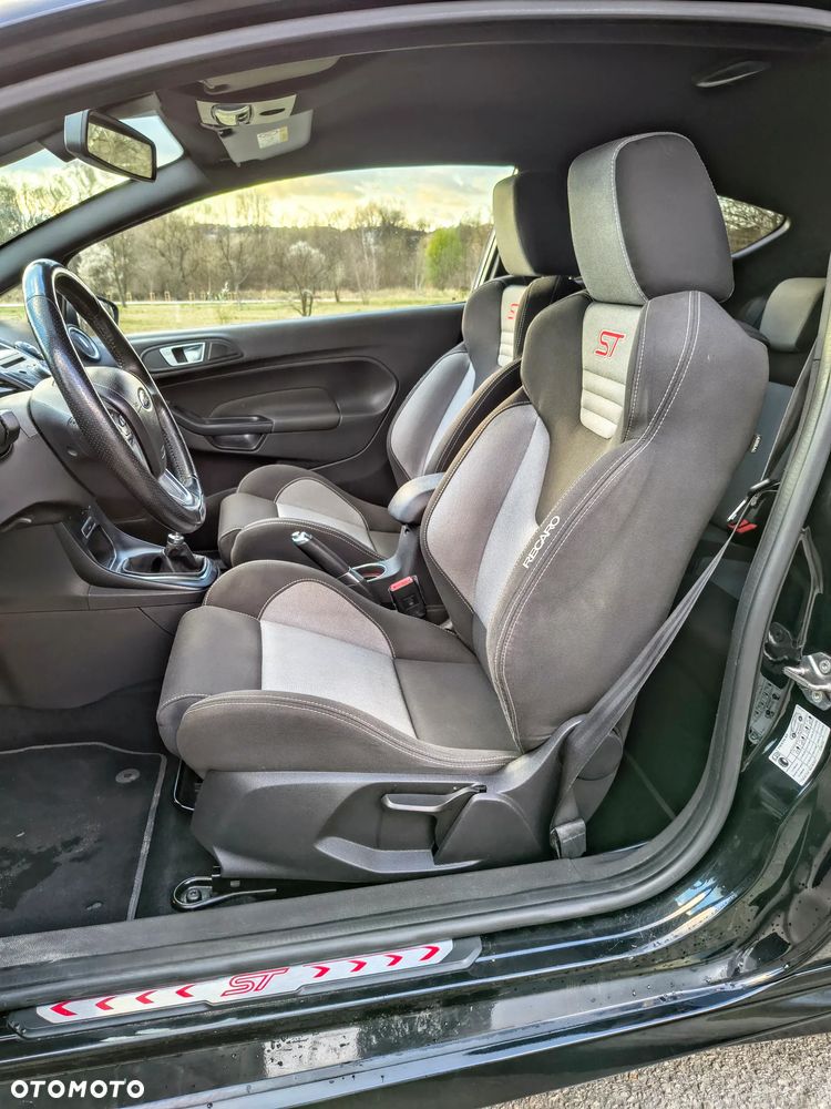 Ford Fiesta 1.6 EcoBoost ST - 12