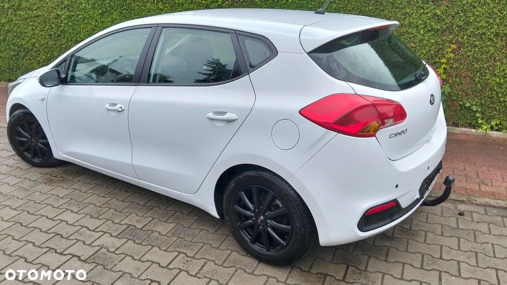 Kia Ceed - 13