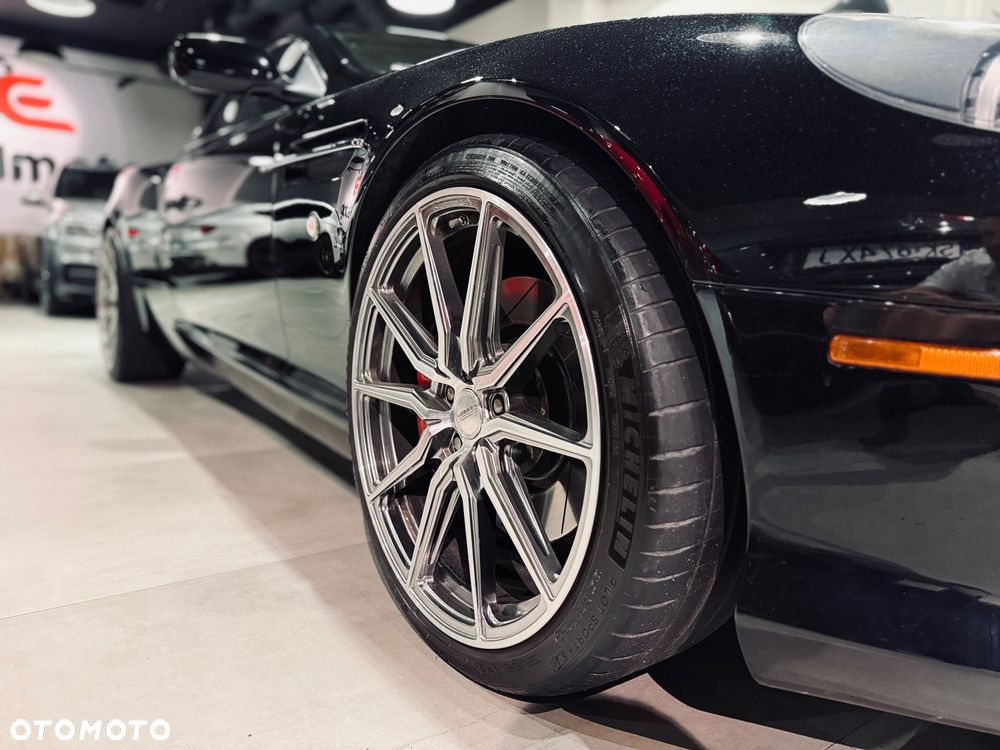 Aston Martin DB9 Standard - 11