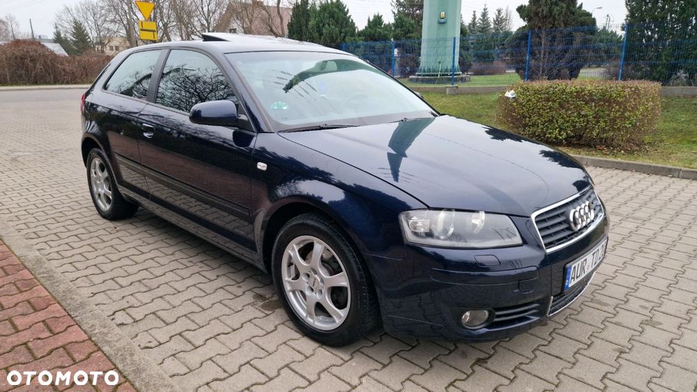 Audi A3 3-drzwiowe 2.0 FSI Attraction - 3
