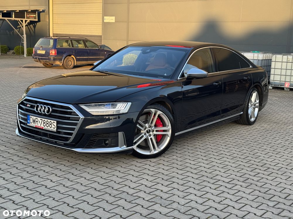 Audi S8 - 2