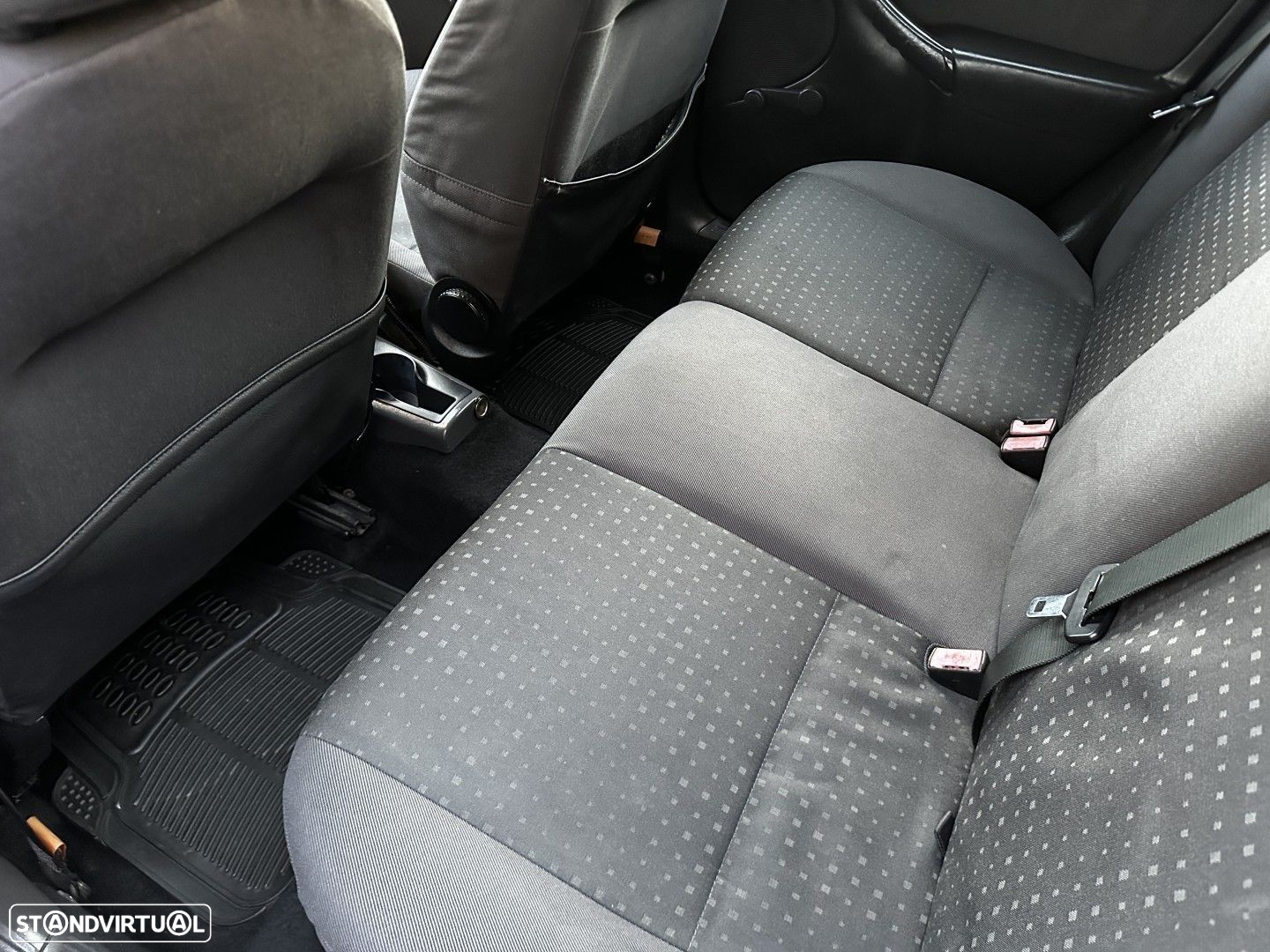 Ford Focus 1.8 TDdi Ghia - 16