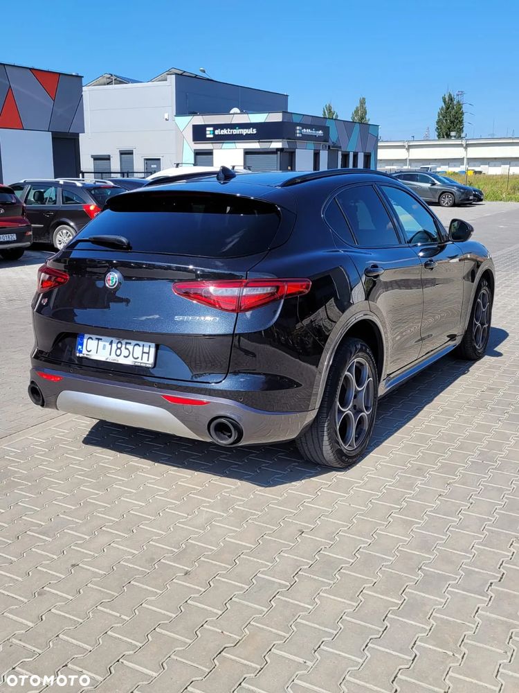 Alfa Romeo Stelvio 2.0 Turbo 16V AT8-Q4 Ti - 5