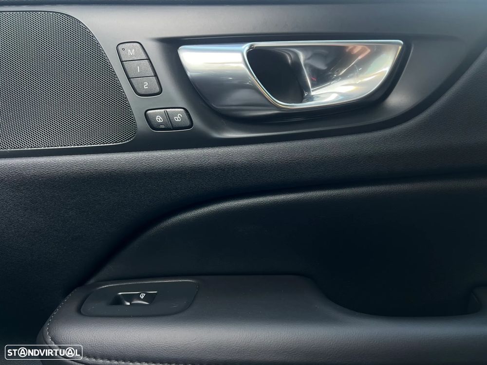 Volvo V60 2.0 T6 AWD TE Plus Dark - 26