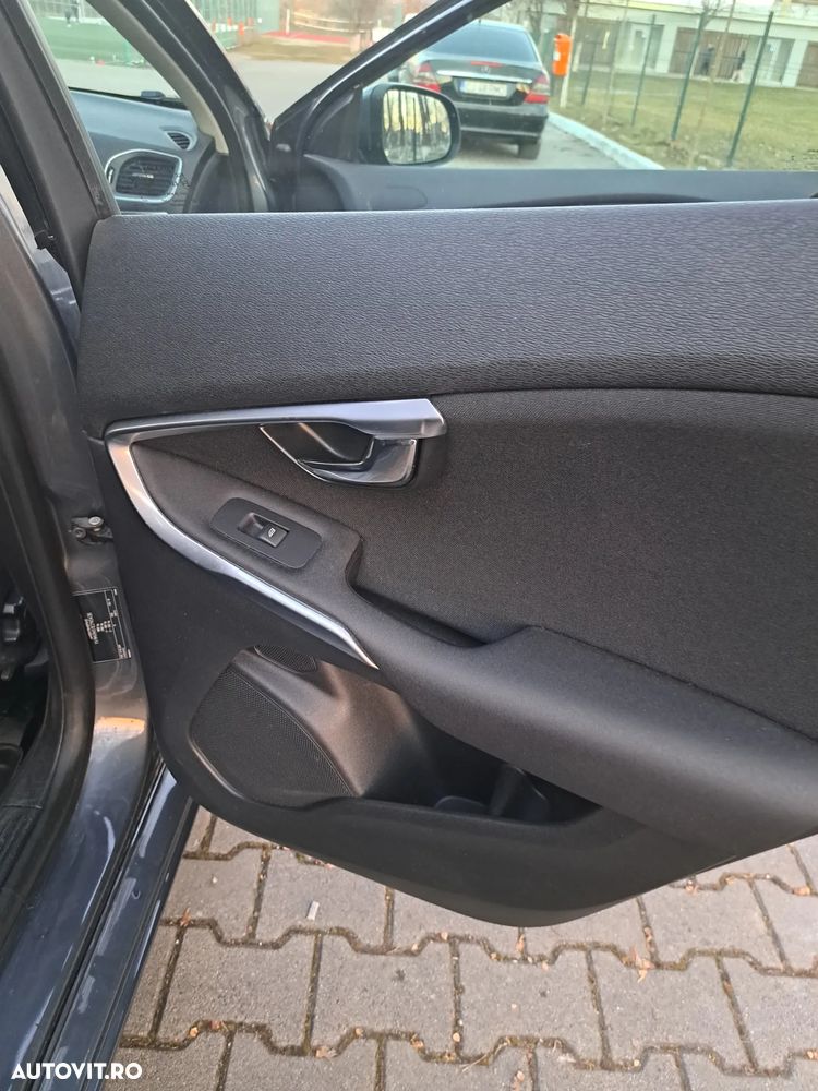 Volvo V40 D2 Kinetic - 11