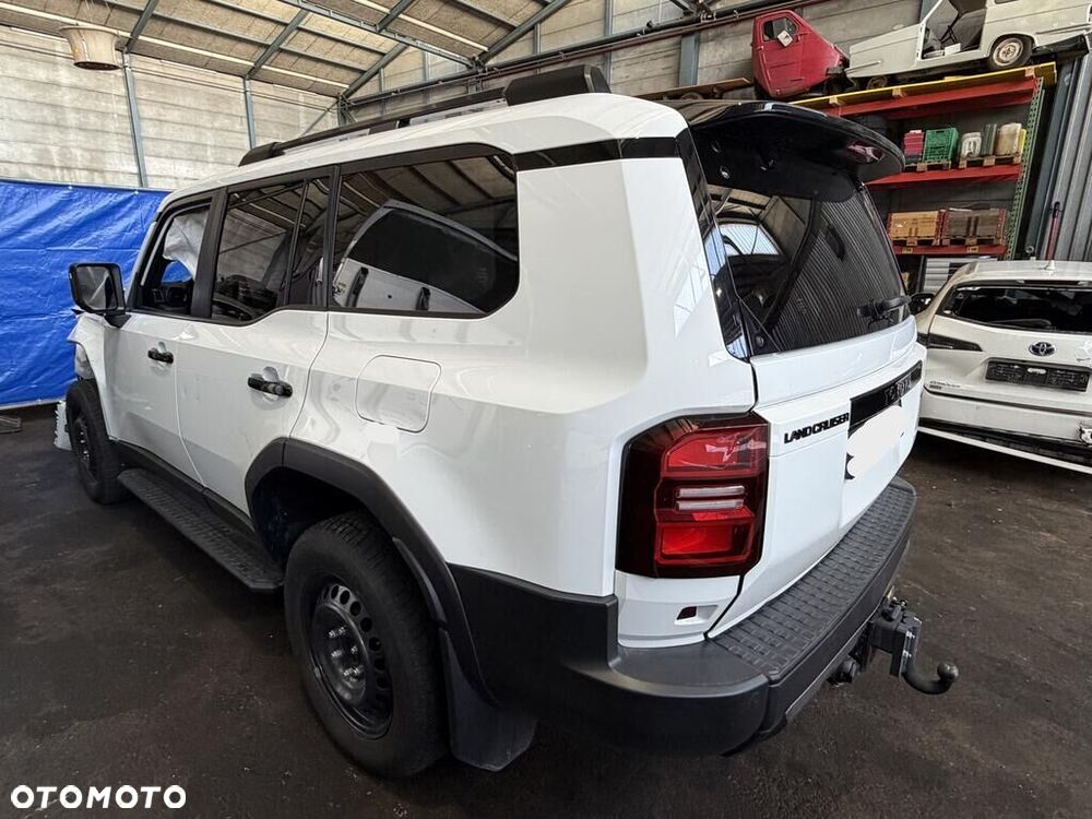 Toyota Land Cruiser - 4