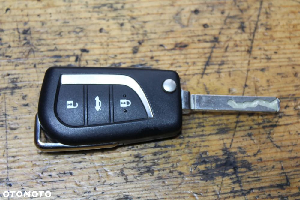 kluczyk obudowa kluczyka pilot toyota auris II oryginał - 2